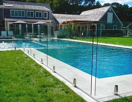 Top Pool Fencing Trends in 2025