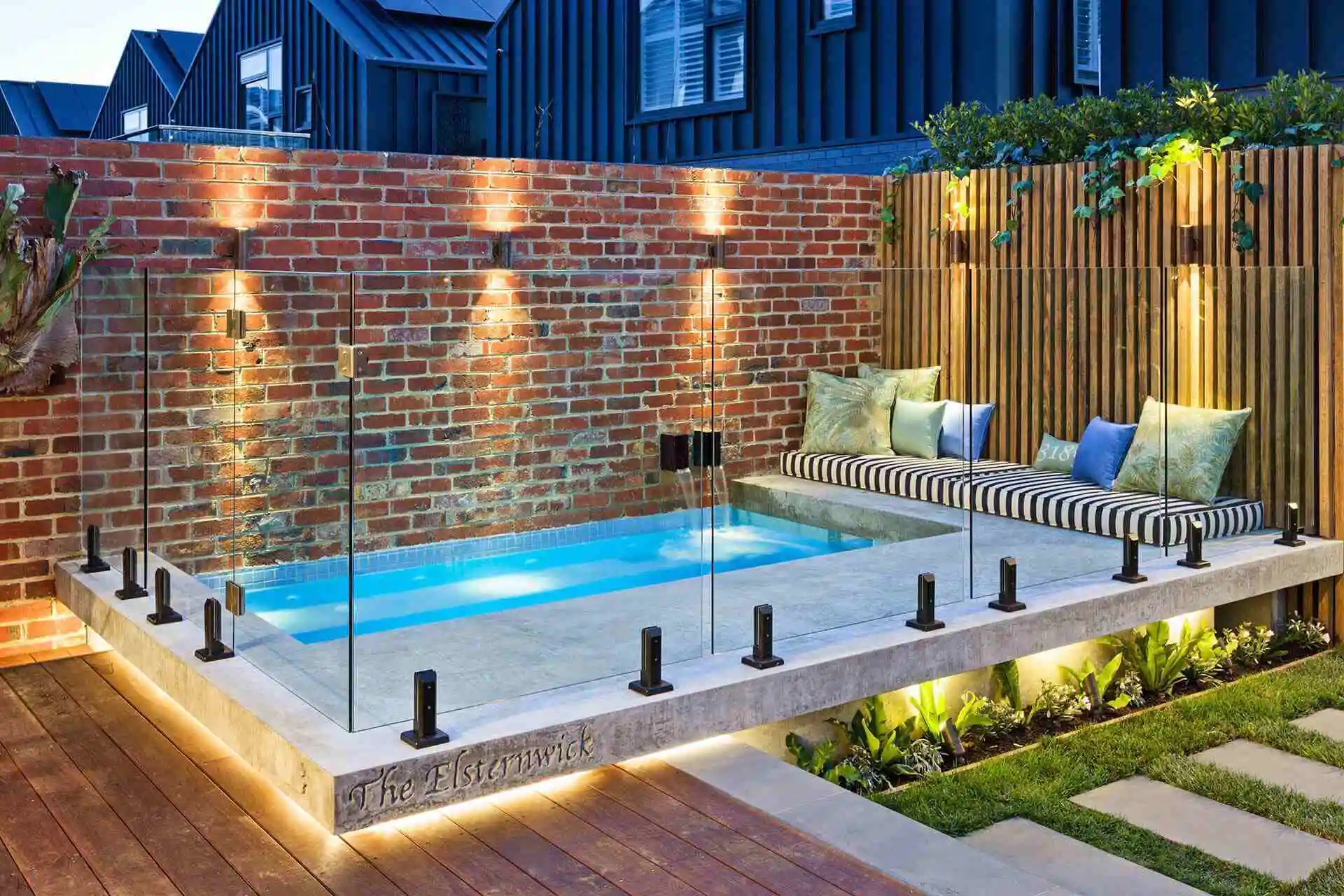 Modern Pool-side Elegance