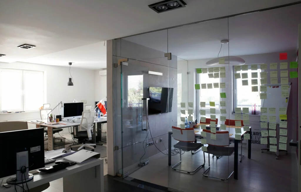 Stunning Office Designs Using Glass Partitions